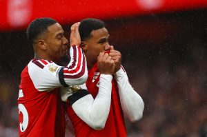Ezri Konsa og Gabriel Magalhães, Arsenal