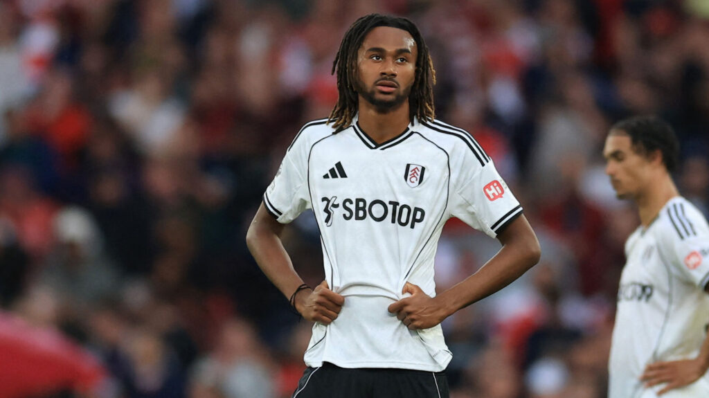 Jonah Kusi-Asare i aktion for Fulham mod Arsenal