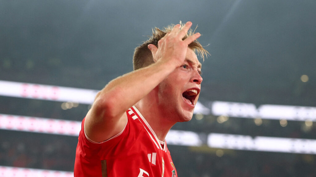 Casper Tengstedt for Benfica