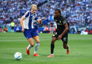 Victor Froholdt i kamp for FC Porto.