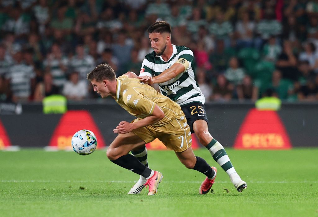 Markus Jensen i kamp for CD Nacional.
