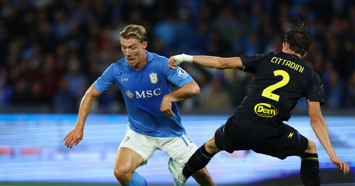 Cheftræner raser mod Højlund: Aflevér bolden! Foto: Ciro De Luca/REUTERS