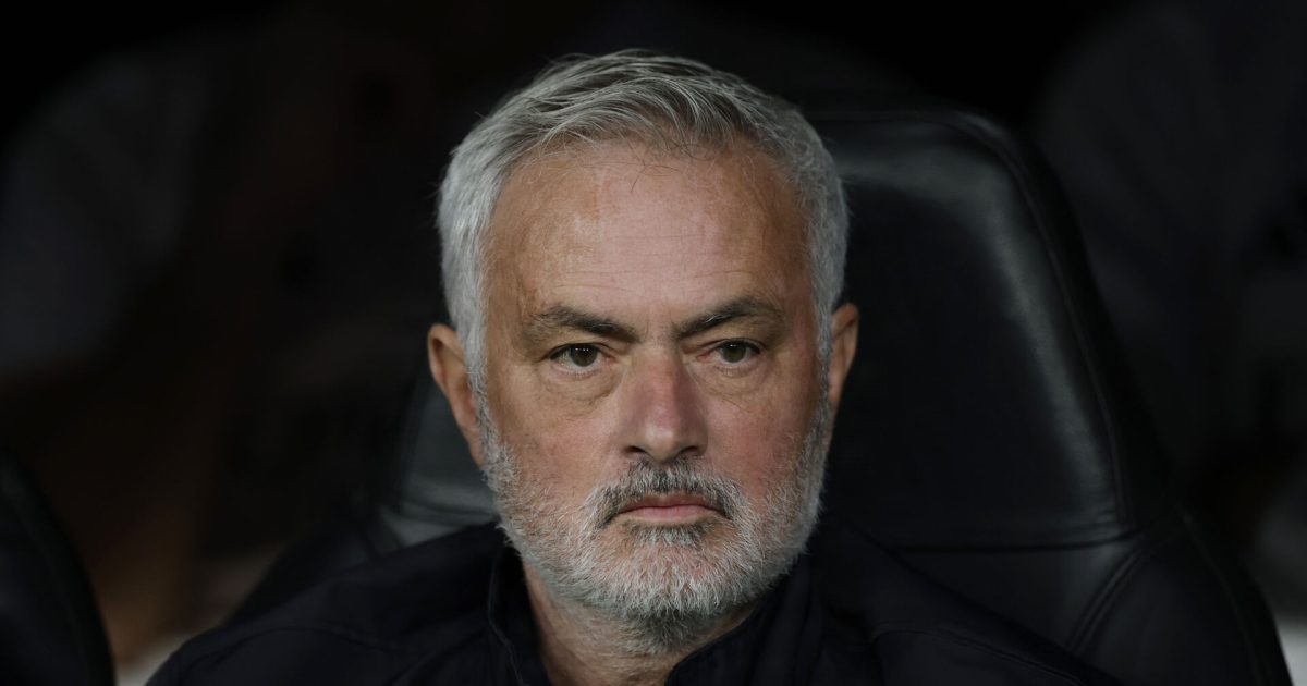 Mourinho sender stikpille efter El Clásico Foto: Violeta Santos Moura/REUTERS