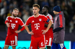 Joshua Kimmich med hænderne i siden.