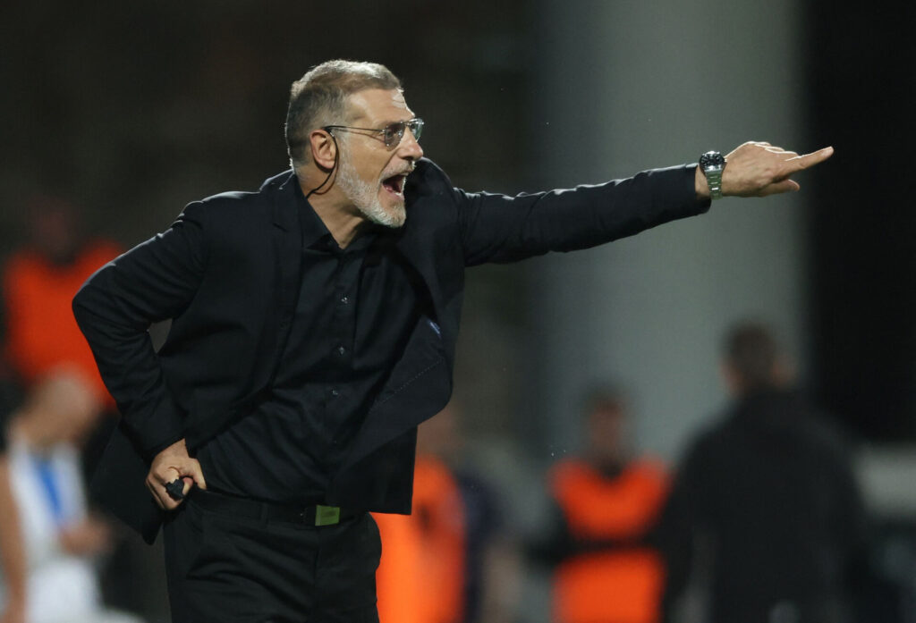 Slaven Bilic der råber af sine spillere i nederlageet på 7-0 til England