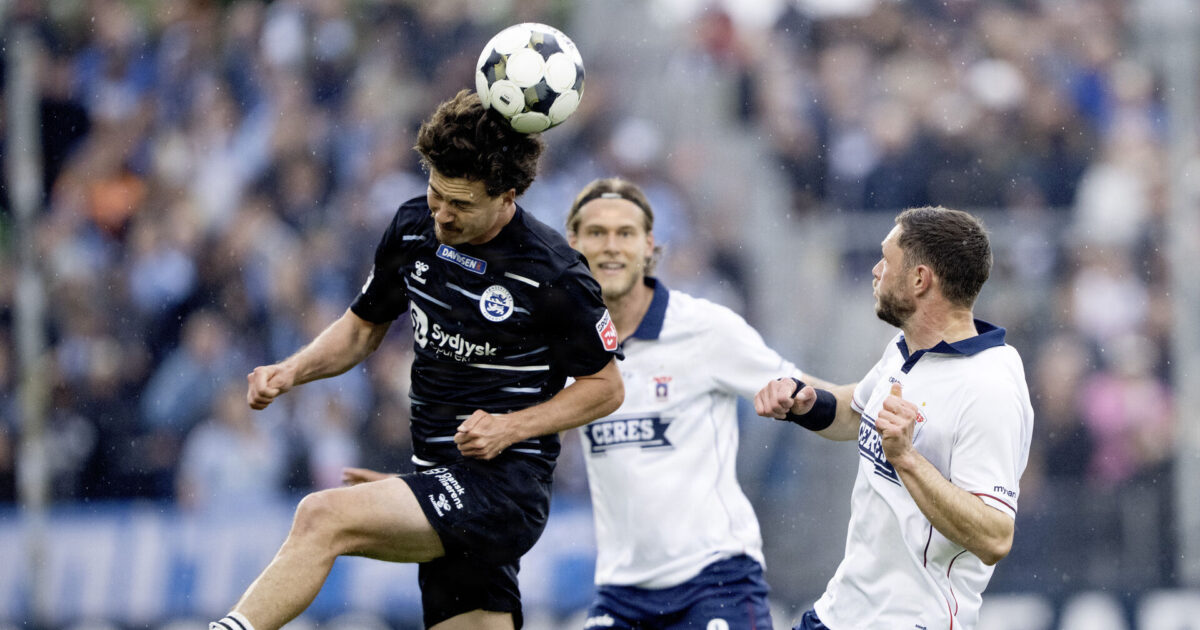 Der er hul i AGF: Mærker Dalsgaard og Beijmos fravær SønderjyskEs Matthew Hoppe i kamp med AGFs Felix Beijmo og Henrik Dalsgaard under kampen mellem AGF og Sønderjyske i Superligaens mesterskabsspil på Ceres Park Vejlby i Aarhus søndag den 3. maj 2026