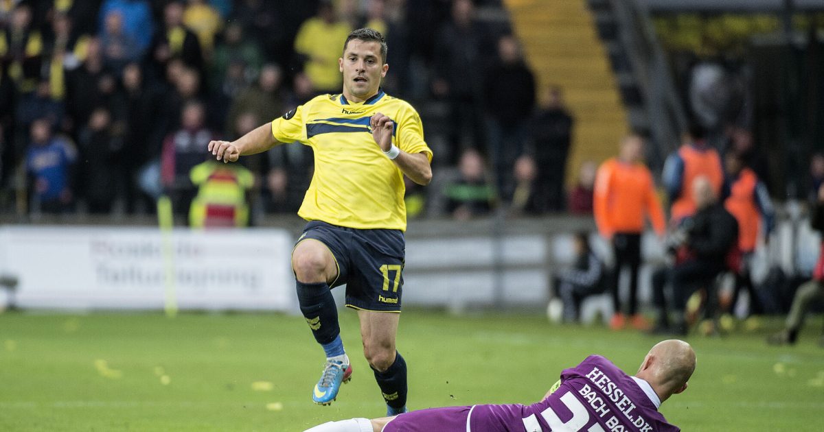 Få uger efter karrierestop: Nu har Durmisi fundet ny klub Superliga. Brøndby IF - FC Midtjylland. Riza Durmisi og Kristian Bach Bak Nielsen (FCM)
