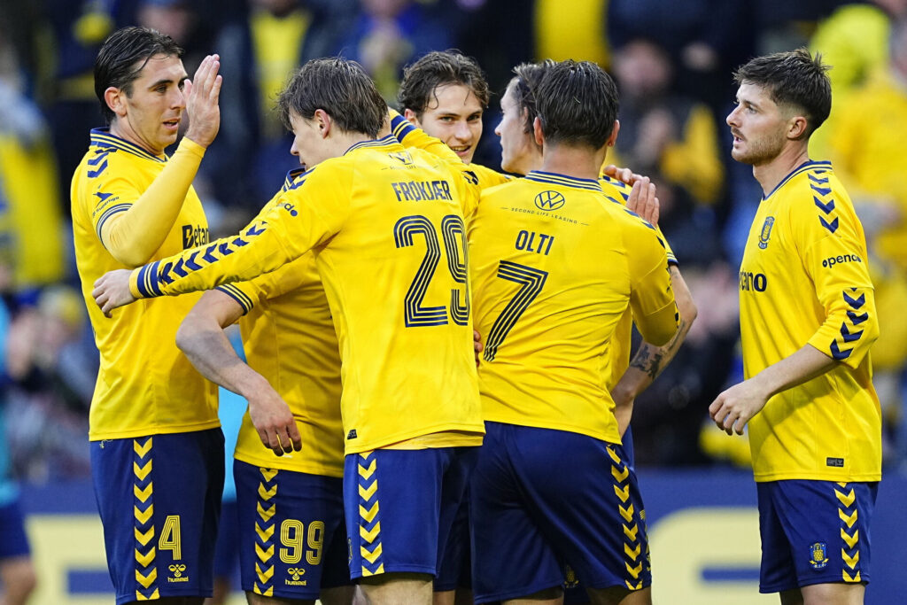 Brøndby IF's spillere jubler efter et mål mod Lyngby Boldklub.