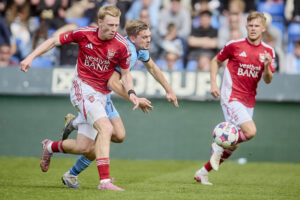 Tobias Bach i kamp for Vejle.