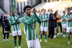 Sami Jalal klapper ud til fansene.