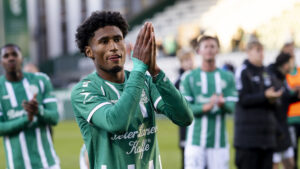 Sami Jalal Karchoud klapper ud til Viborgs fans.